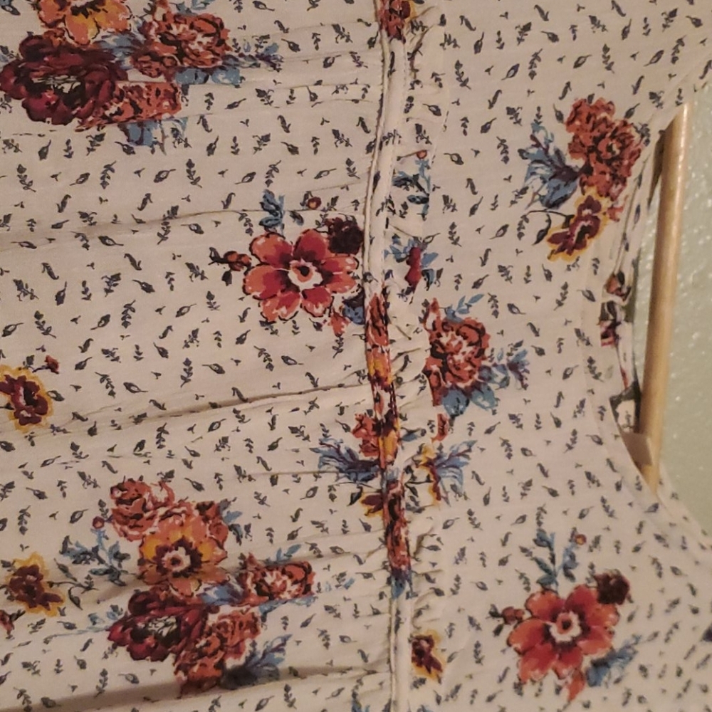 Clothing - Picture 3 of 4